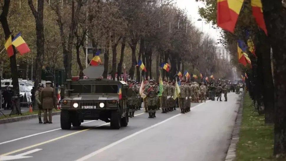 Surpriză la parada de Ziua Națională a României - Fiul unui celebru lăutar a interpretat imnul impecabil