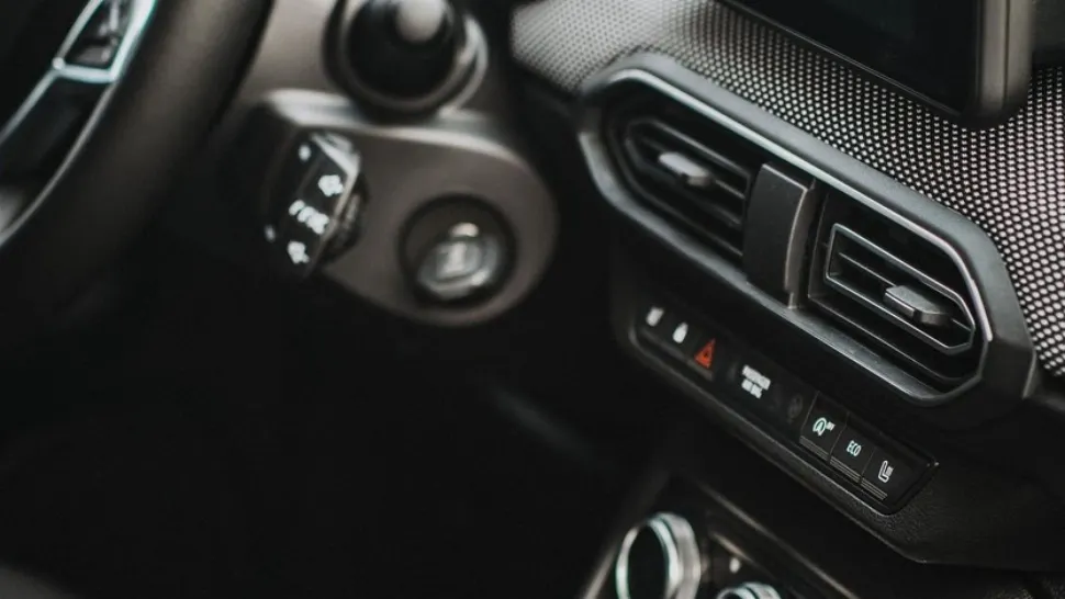 Funcția ascunsă la Dacia Logan sau Duster. Mulți șoferi nici nu știau că există
