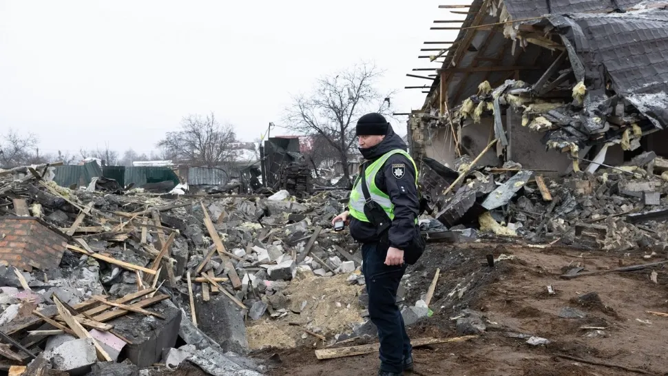 Război în Ucraina 1010:  Zelenski cere un "răspuns ferm" la "şantajul" lui Putin. Fragmente de drone ruseşti au lovit clădiri din Kiev, inclusiv o policlinică - LIVE TEXT 