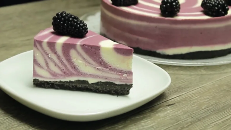 Prăjitură răcoritoare cu mure și mousse de iaurt: un desert extrem de savuros