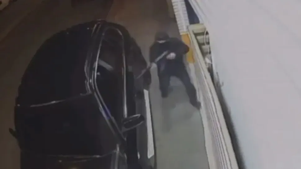 Execuție în stil mafiot la Atena. Un lider de clan interlop, răpus cu 90 de gloanțe - VIDEO