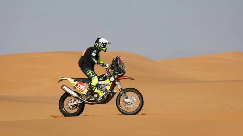 Incident grav la Raliul Dakar! Un motociclist spaniol, în stare gravă după un accident