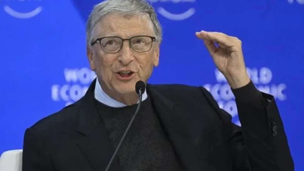 Bill Gates a vorbit despre motivele pentru care îl hărțuiește lumea pe stradă: „Îmi spun că i-am cipat”