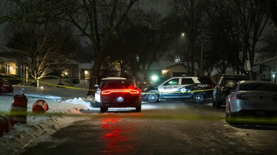 Un tânăr de 23 de ani, căutat de poliție după ce 7 persoane au fost împuşcate mortal în apropiere de Chicago