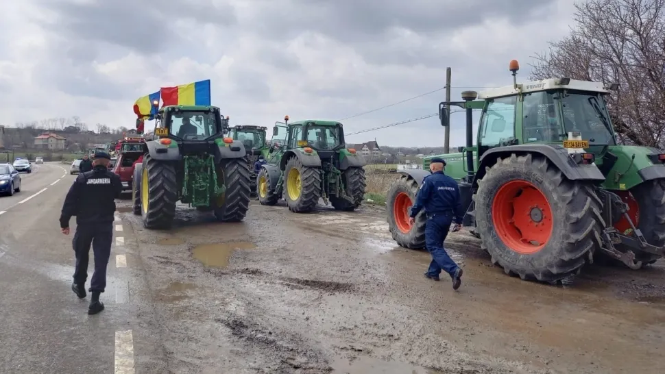 Trafic paralizat pe autostrada București-Pitești de protestul transportatorilor și fermierilor.  Se circulă în coloană și pe Centura Capitalei -VIDEO