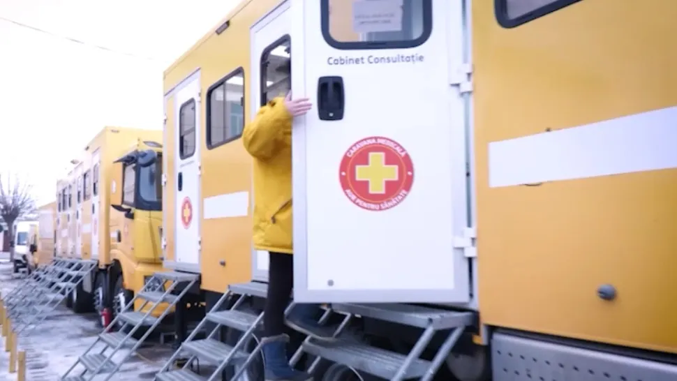 Caravana Medicală, pentru a doua zi la Părău. Oamenii, bucuroși că pot face analize gratuite. Medicii voluntari au tratat peste 14.000 de persoane