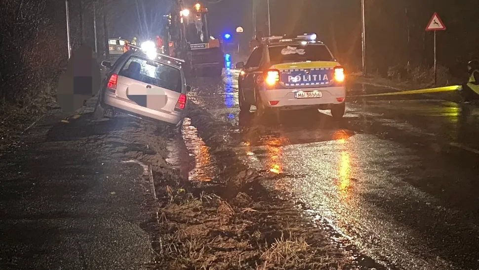 Polițist din Cisnădie, care dirija circulația într-o zonă cu pericol de inundații, rănit grav de un șofer neatent