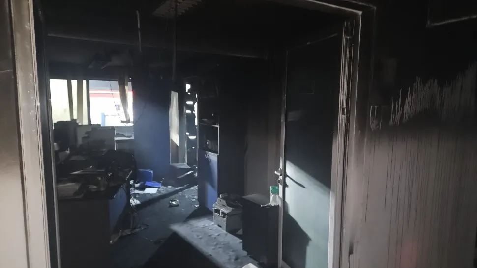 Incendiu la Casa Județeană a Asigurărilor de Sănătate Vaslui. Mai multe documente importante au fost distruse FOTO