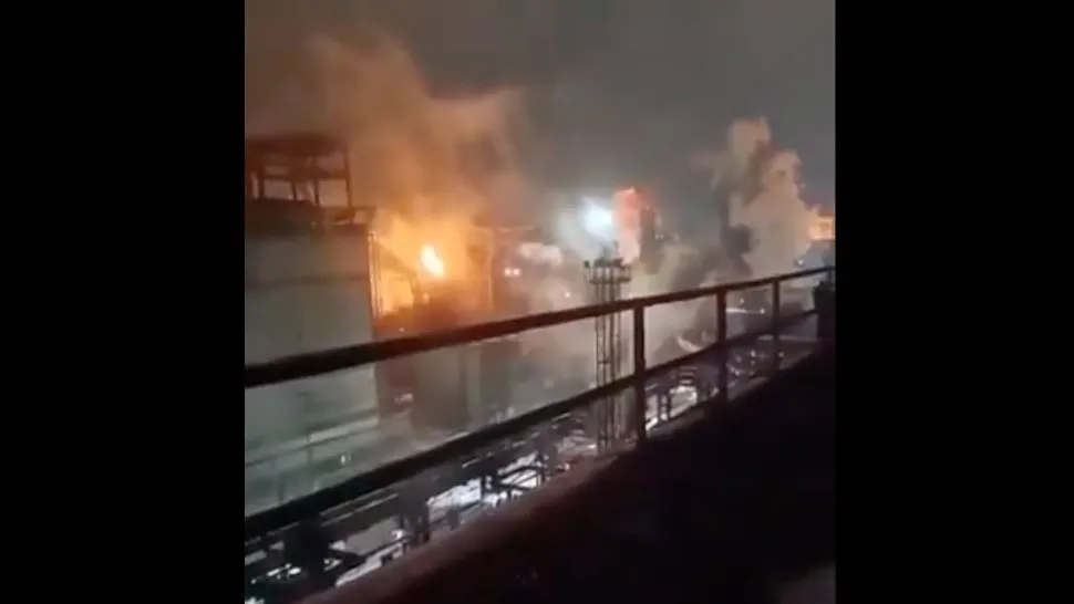 Incendiu devastator la cea mai mare fabrică de oțel din Rusia. Drone necunoscute au atacat noaptea gigantul industrial - VIDEO