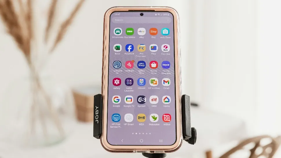 Samsung S23 – un telefon versatil și tineresc (P)