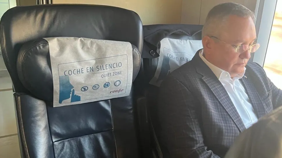 Nicolae Ciucă, surprins călătorind cu trenul în drumul spre Madrid. Ce planuri au liberalii pentru vizita lor în Spania