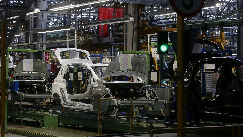 Scădere majoră în industria auto: Sub 50.000 de mașini produse în România în martie 2026