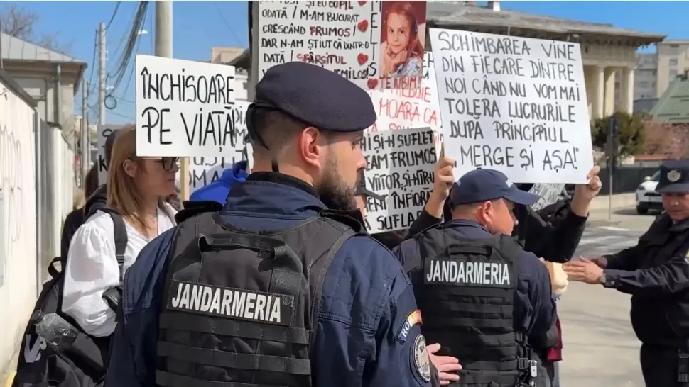 Criminalul de la Grădina Botanică din Craiova vrea pedeapsă redusă. Prietenii victimelor au scandat „Închisoare pe viață!”