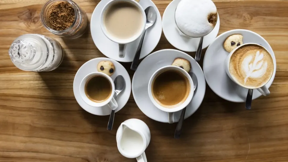 Ce poți pune în cafea ca să fie mai gustoasă. 6 idei prin care să eviți zahărul