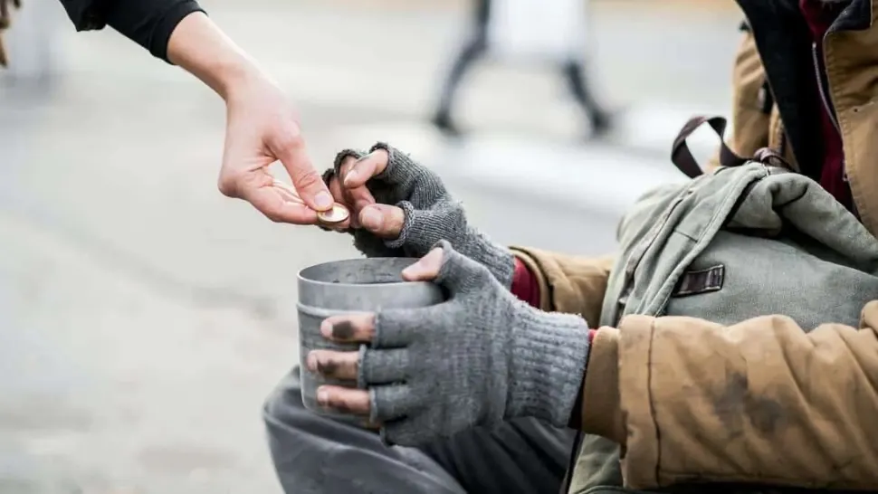 Un polițist olandez a dezvăluit câți bani fac cerșetorii români. ”Lucrează în grupuri. Sunt mai degrabă încăpățânați decât disperați”