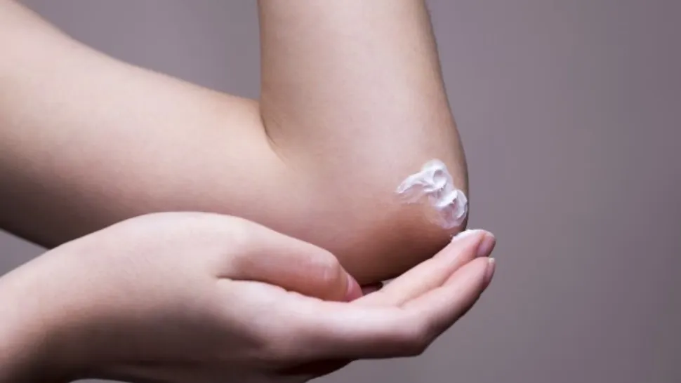 Ce înseamnă dacă ai coatele mai închise la culoare. 5 substanțe la îndemână care te scapă de această problemă