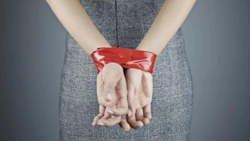 „50 Shades of Gray”. Ce a pățit o femeie din București care a chemat acasă un bărbat cunoscut pe internet. Noua metodă de înșelăciune care alertează poliția