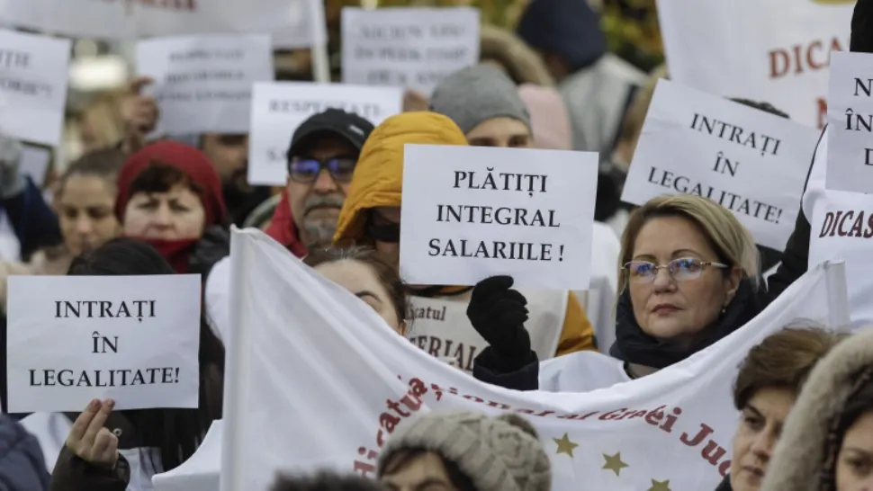 Protest masiv în București: peste 5.000 de sindicaliști din Sănătate pichetează Guvernul, Palatul Parlamentului și două ministere