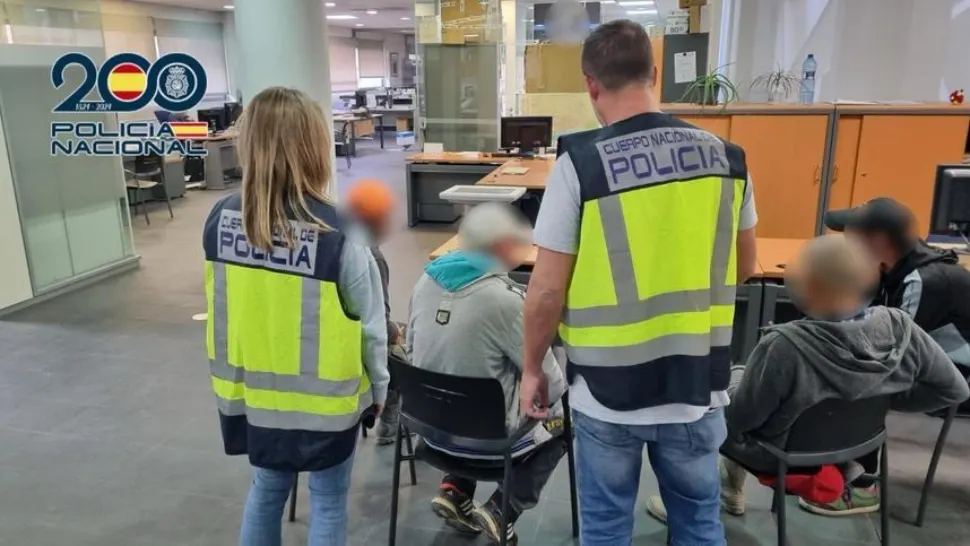Trei românia au fost reținuți în Spania pentru trafic de persoane. Au exploatat și amenințat alți români timp de doi ani