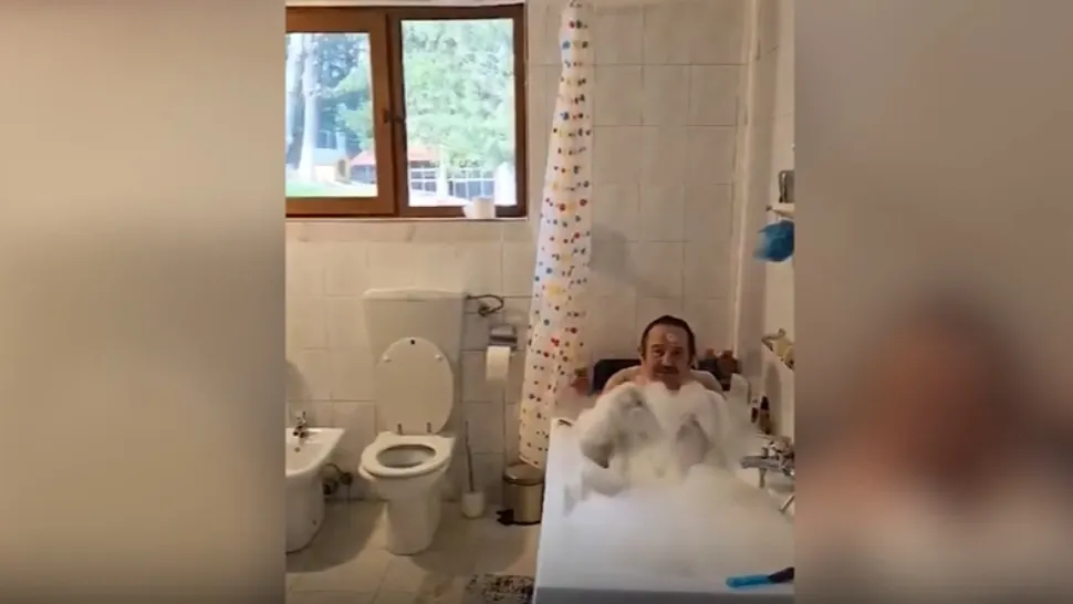 Dan Ilie Morega, viral pe internet! IMAGINI HALUCINANTE cu fostul baron de Gorj într-o cadă plină cu spumă: Cine vrea, vă aștept cu drag să facem o băiță... 
