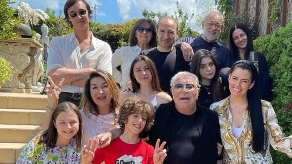 Cine rămâne cu averea lui Roberto Cavalli. Designerul a devenit tată pentru a șasea oară la vârsta de 82 de ani