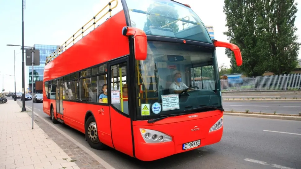 Patru autobuze etajate vor circula la Constanța, în minivacanţa de 1 Mai şi Paşte. La cât ajunge costul unei călătorii