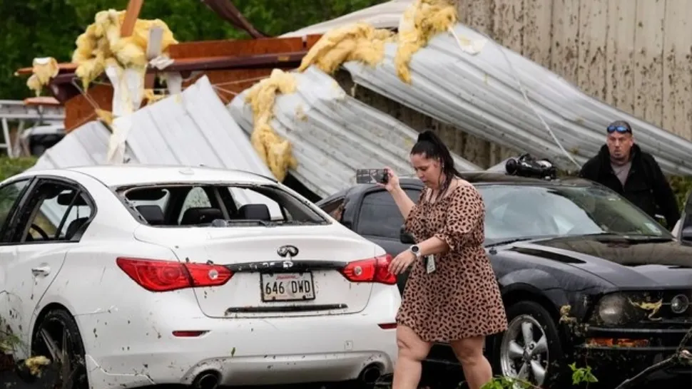 Peste 100 de tornade au măturat mai multe regiuni din SUA. Natura s-a dezlănțuit
