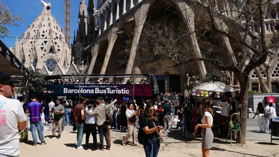 Spaniolii s-au săturat de prea mulți turiști. Protestatari au împânzit orașele cu sloganuri: "Întoarce-te acasă la tine"