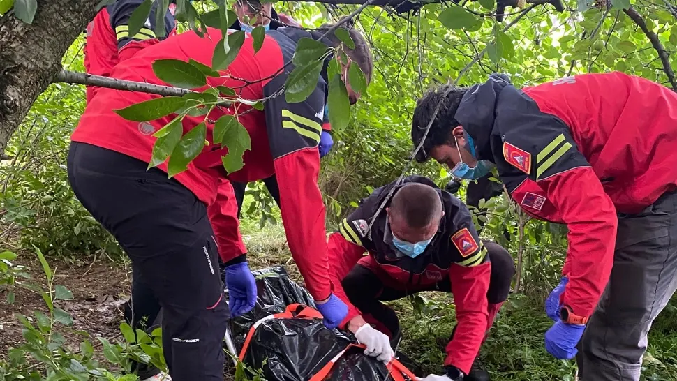  Un bătrân de 91 de ani dat dispărut a fost găsit decedat de salvamontişti cu ajutorul unei drone cu termoviziune