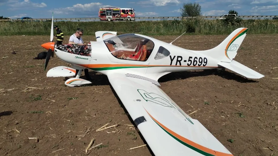 Incident aviatic, în România: Avionul unui om de afaceri a aterizat forțat pe un câmp - VIDEO