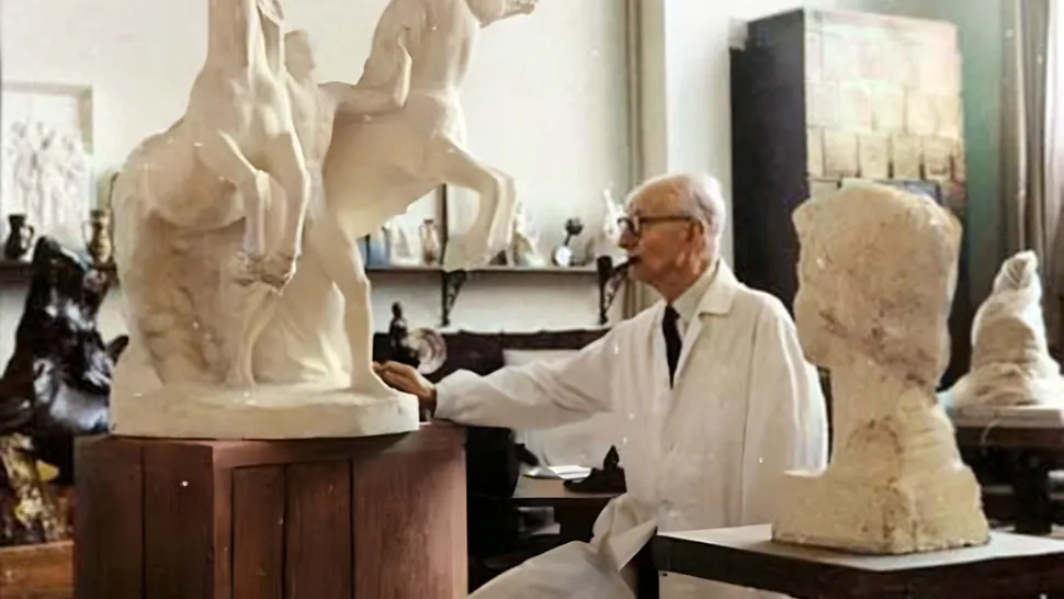Cine este artistul care a sculptat toată viaţa cu o singură mână. Povestea impresionantă a sculptorului român