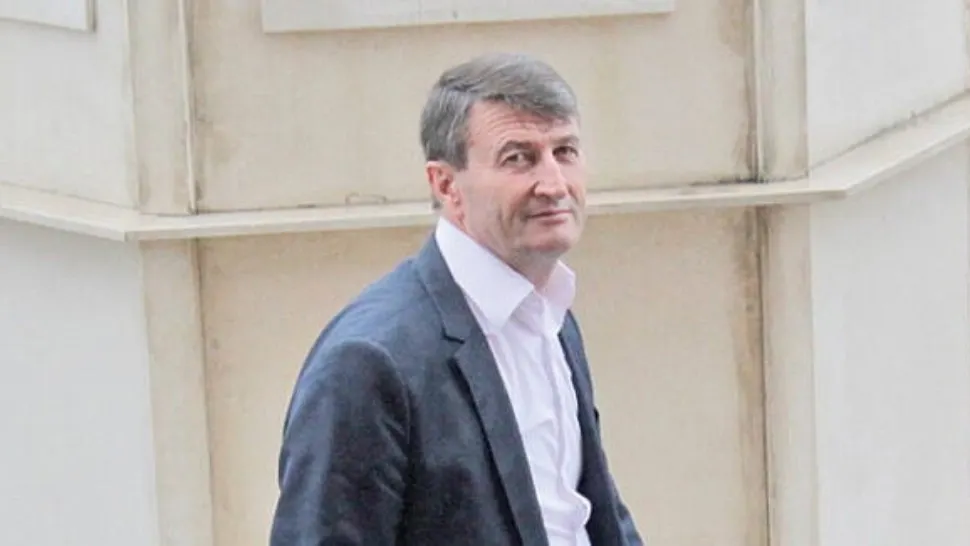Un primar din Suceava suferit arsuri grave după explozia unui cazan de ţuică!