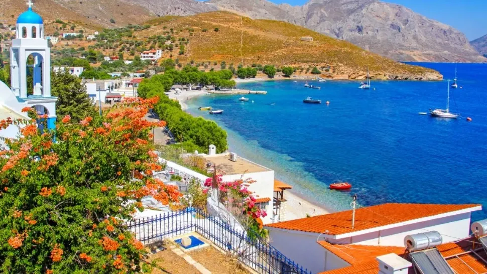 Această insulă din Grecia este considerată cea mai ieftină destinație turistică din Europa. Răsfăț de 6 zile cu salariul mediu pe economie