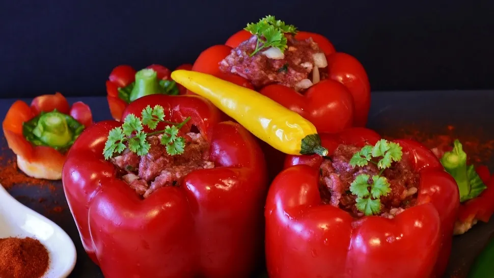 Ce se pune la un kilogram de carne tocată pentru sarmale sau ardei umpluți. Ingredientul care face umplutura să nu fie tare