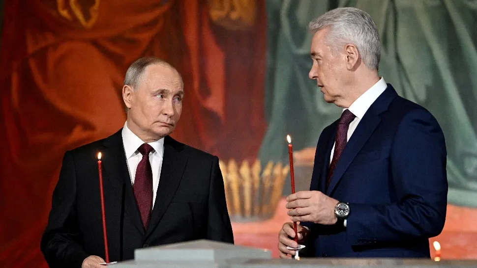 Vladimir Putin a participat la slujba de Înviere de la Moscova, în timp ce un val de drone a fost lansat spre Harkov- VIDEO