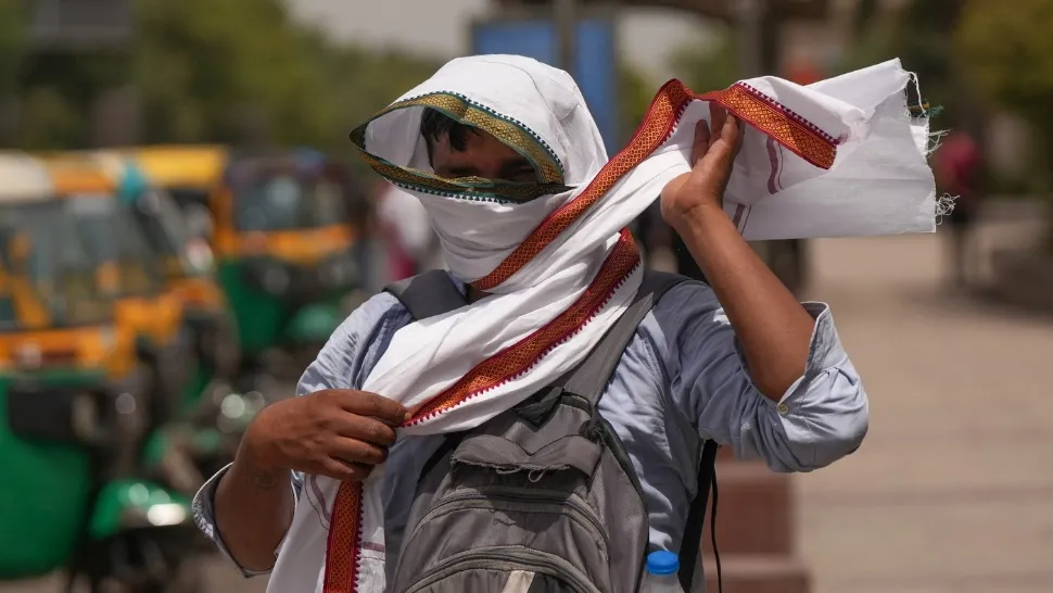 India fierbe, la propriu. Temperatură record de 52,3°C, înregistrată miercuri la New Delhi