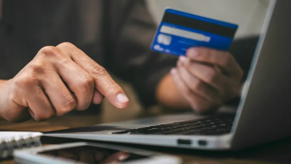 A început sezonul țepelor estivale. Cum să te ferești de escrocheriile pe internet și de vacanțele fictive, sfaturi de la Directoratul Naţional de Securitate Cibernetică