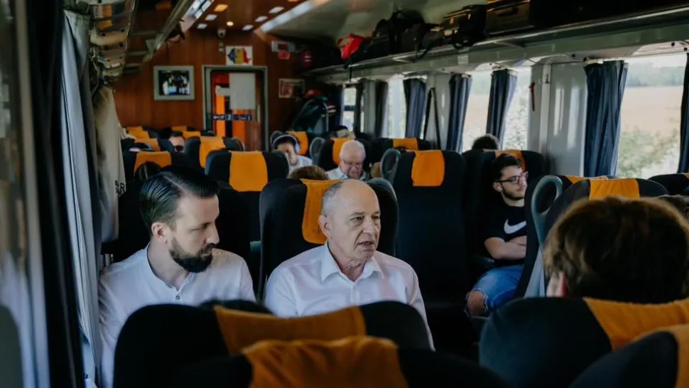 Cum încearcă Mircea Geoană să fenteze electoratul: campanie în tren și prin piețe, alături de producători. Luxul în care îi place să trăiască, ținut departe de ochii mulțimii