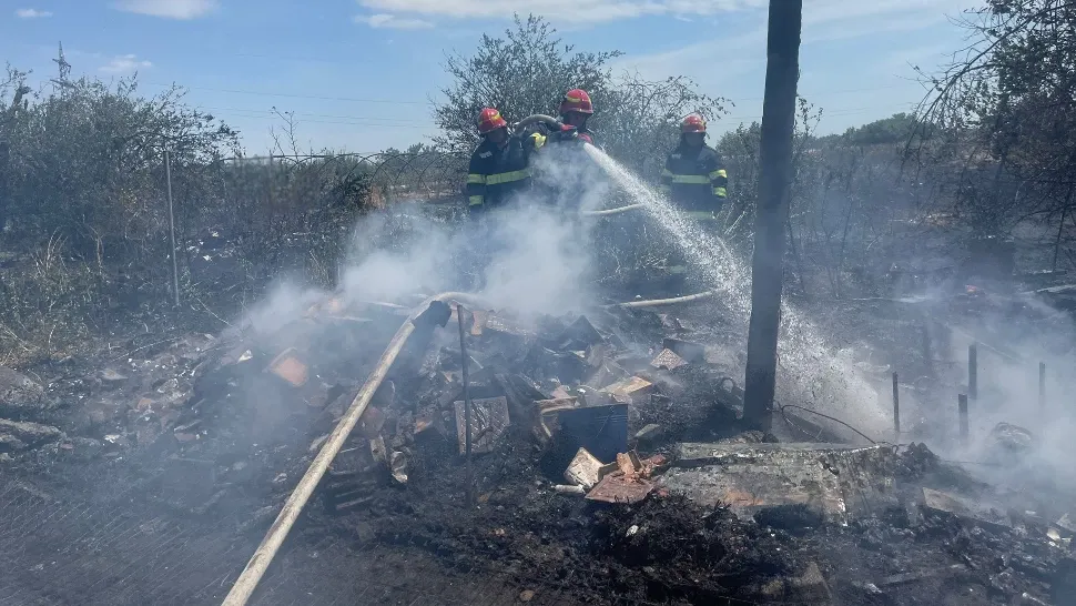 Incendiu nimicitor în Giurgiu: o locuință și două anexe, distruse în totalitate