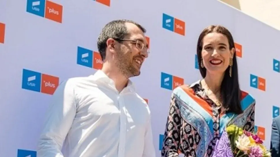 Clotilde Armand a ieșit din nou pe stradă, să strângă semnături pentru Lasconi. Cum a fost luată peste picior de trecători - VIDEO