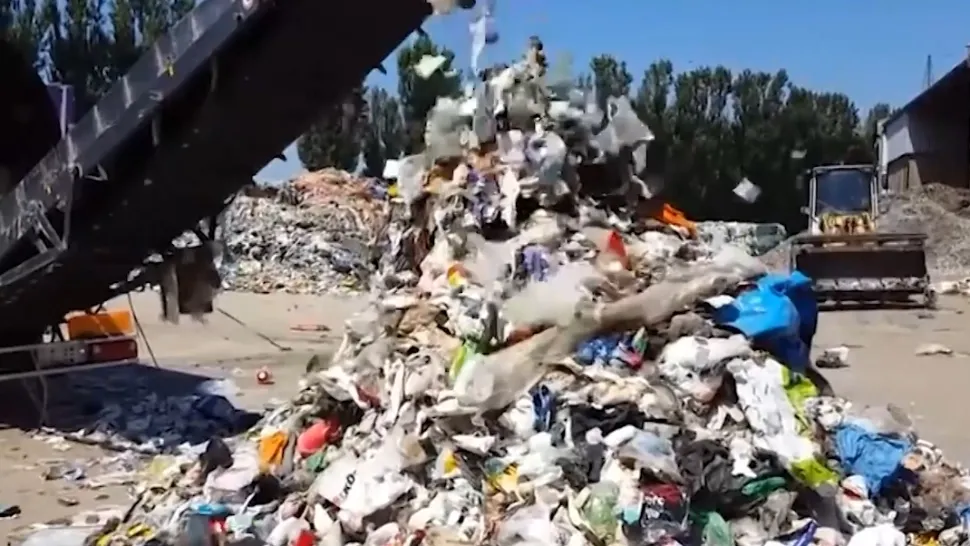 Constructorul autostrăzii Ploiești-Buzău, amendat de Garda de Mediu. Muncitorii au lăsat o adevărată bombă ecologică în urma lor