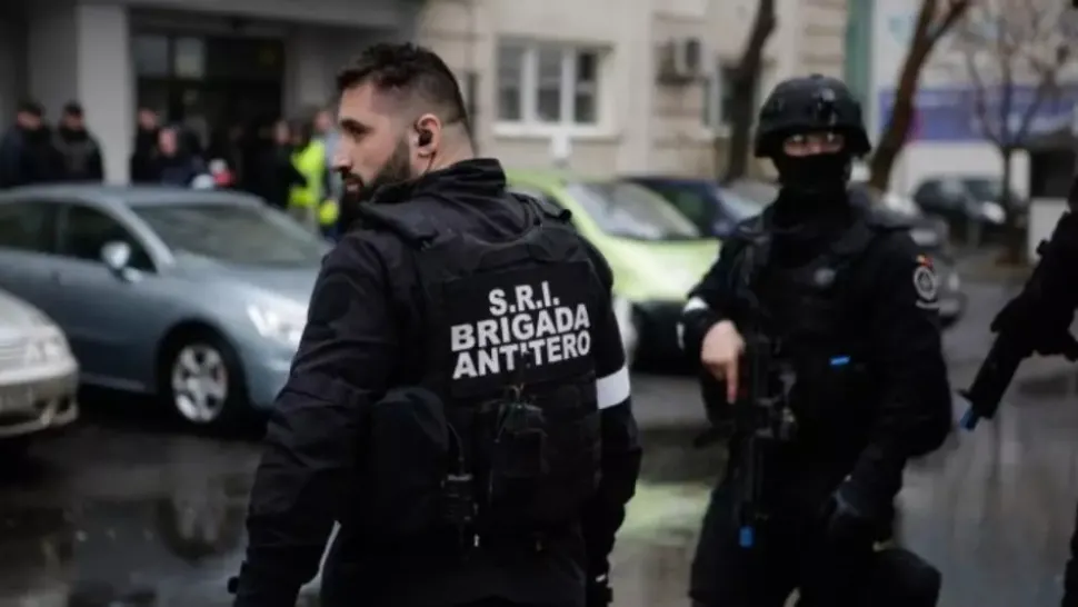 Percheziţie la locuinţa sirianului care a vrut să-și dea foc în fața Ambasadei Israelului din Bucureşti. Ce caută oamenii legii?  - VIDEO