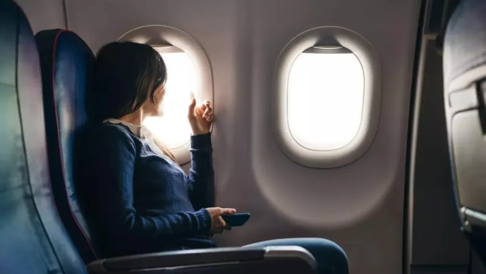 De ce să nu stai niciodată lângă geam în avion. Pericolul la care nu te-ai fi gândit - un medic trage semnalul de alarmă