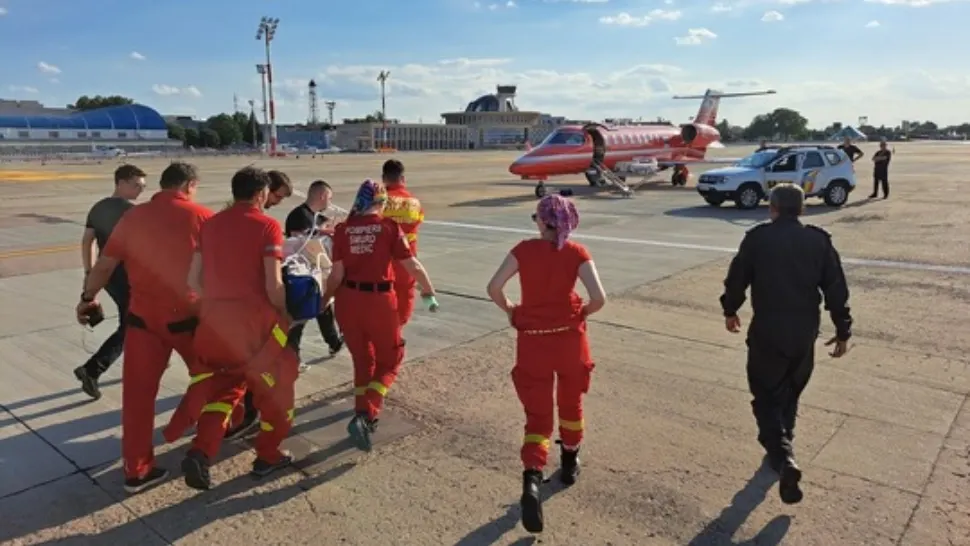 Fetiţă în vârstă de 2 zile, aflată în stare critică, transferată cu două aeronave SMURD de la Galaţi la Cluj-Napoca - FOTO