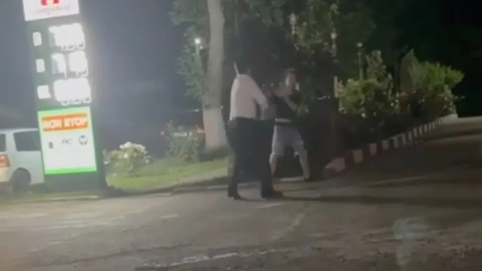 Scene ireale la Turnu Măgurele. Un consilier local PSD s-a luat la bătaie cu un elev - VIDEO