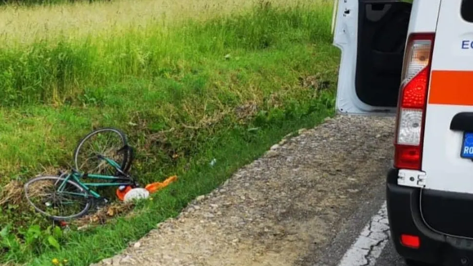 Sfârșit tragic pentru un bicilist de 55 de ani din Suceava. A fost spulberat de mașină pe marginea șoselei
