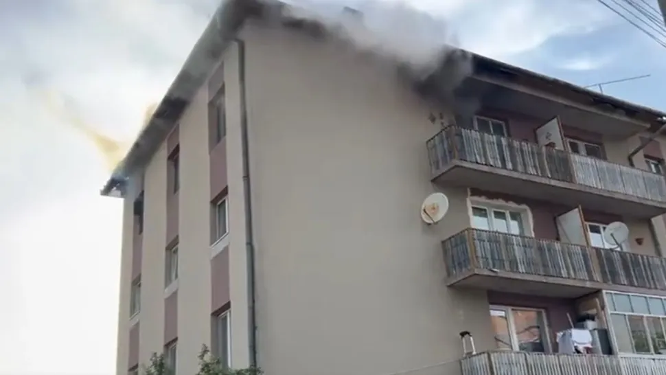 Incendiu într-un bloc din Alba. Un bărbat de 60 de ani, găsit cu arsuri de gradul III VIDEO
