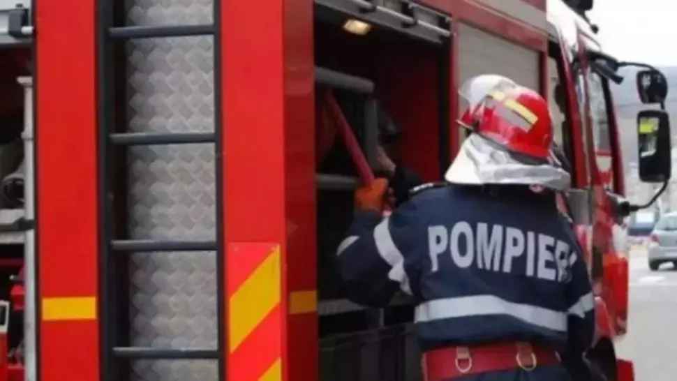 Incendiu devastator la un depozit de anvelope din Medgidia. 150 tone de cauciucuri au fost înghițite de flăcări