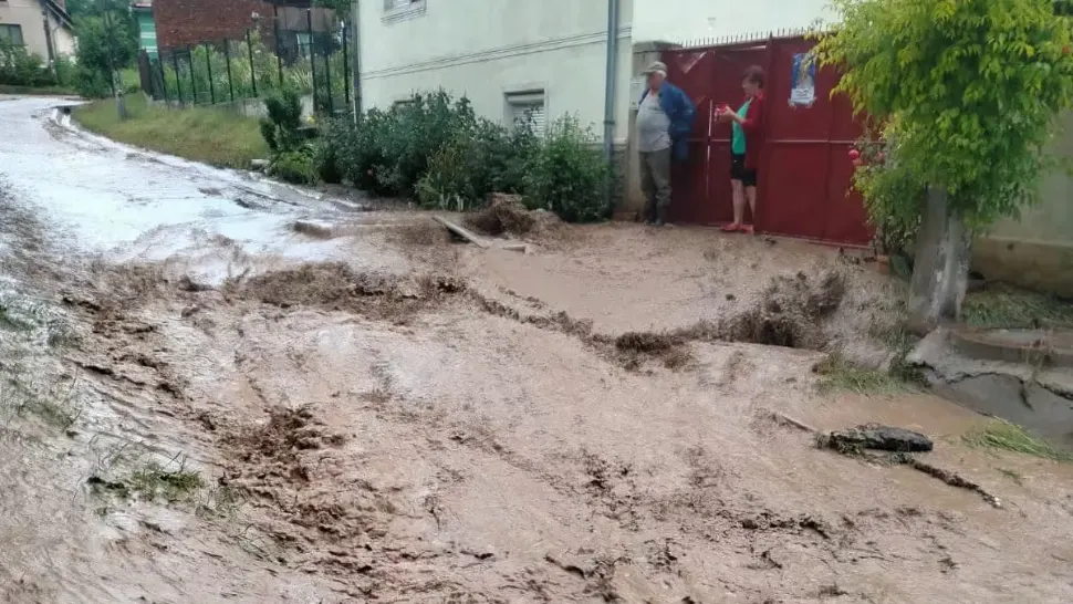 După caniculă vin INUNDAȚII. Hidrologii au emis cod galben pentru 7 județe - vezi HARTA