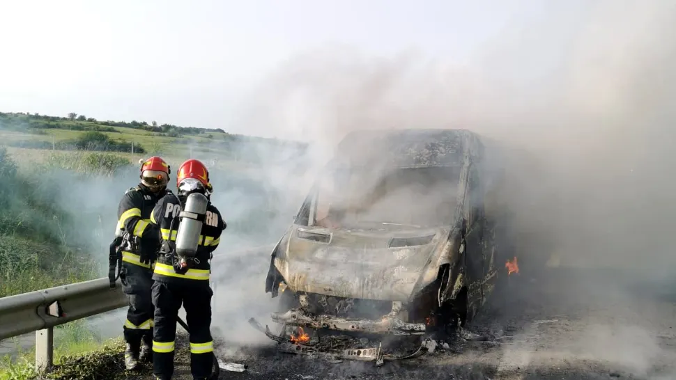 Clipe de groază, pe autostradă. Un microbuz cu 9 persoane, făcut scrum pe A1, în Sibiu